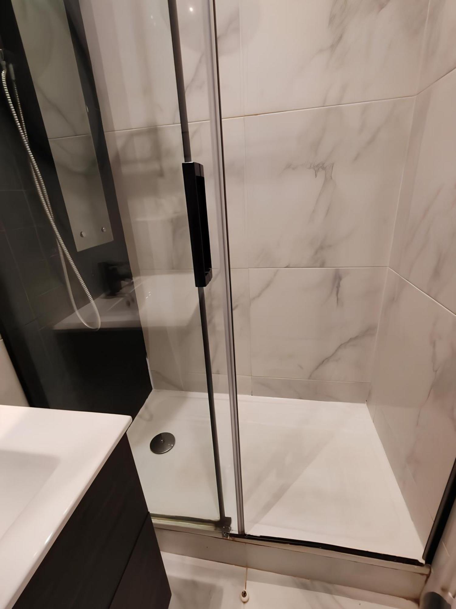 1 Bedroom # Buttes Chaumont # 19 Paris